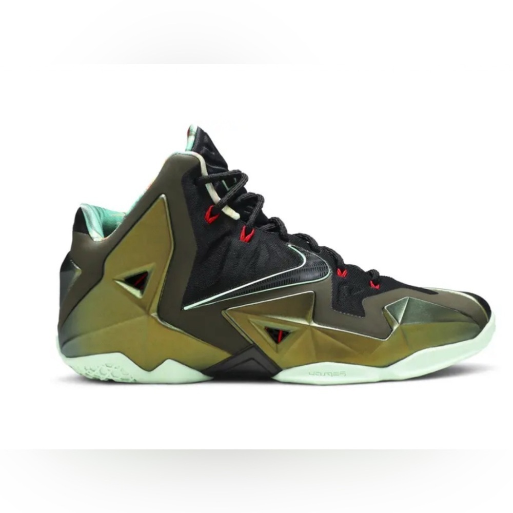 EUC Nike Lebron 11 King’s Pride